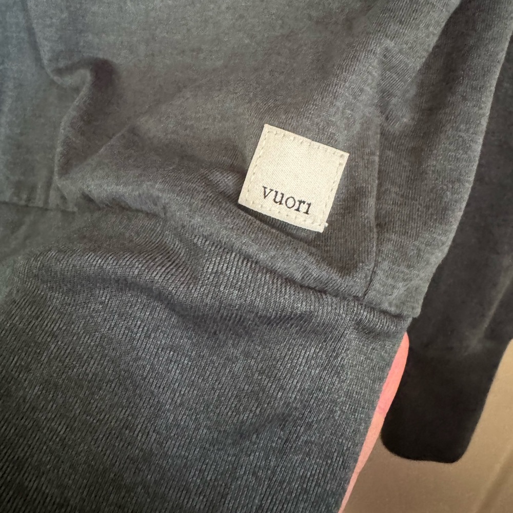 Vuori Women’s Long Sleeve Crewneck Top in Slate Blue - Picture 4 of 5